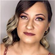 Graduada en Conservación y Restauración de Bienes Culturales, sin experiencia como profesora, puedo dar clases de historia del arte, arte contemporáneo, dibujo y cualquier materia relacionada con bellas artes.